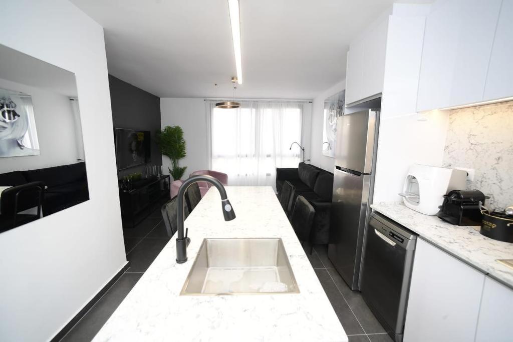 Z-32 Luxury Boutique Apartment Eilat Exterior foto